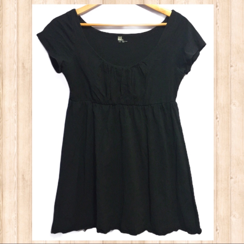 Gap black ruffle bottom hem cap sleeve tunic